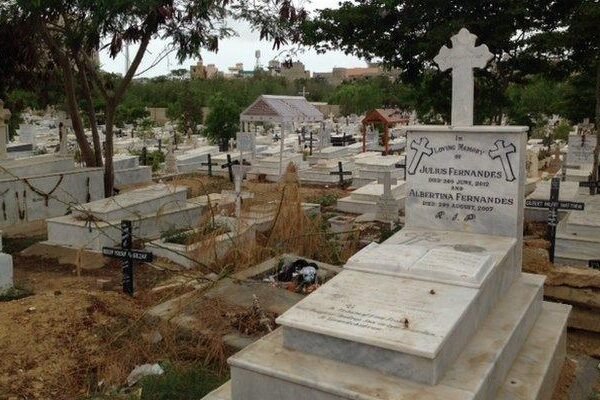 _85242427_christiancemetery